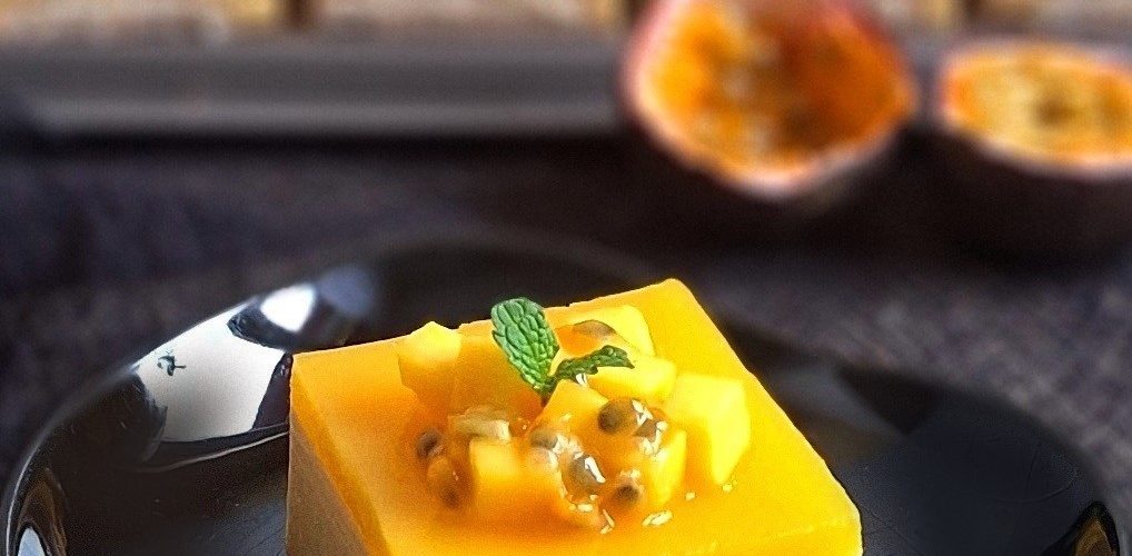 Jogurtowa pianka z mango i marakują