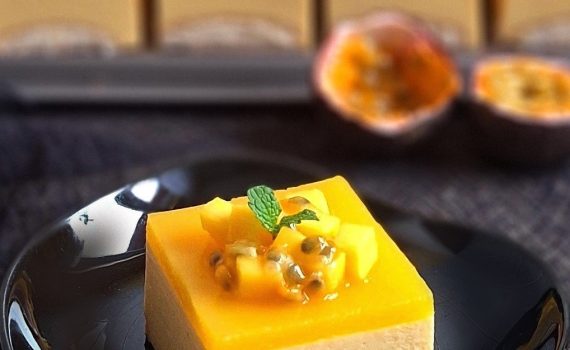 Jogurtowa pianka z mango i marakują