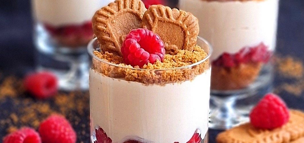 Deser jogurtowy Lotus Biscoff z malinami