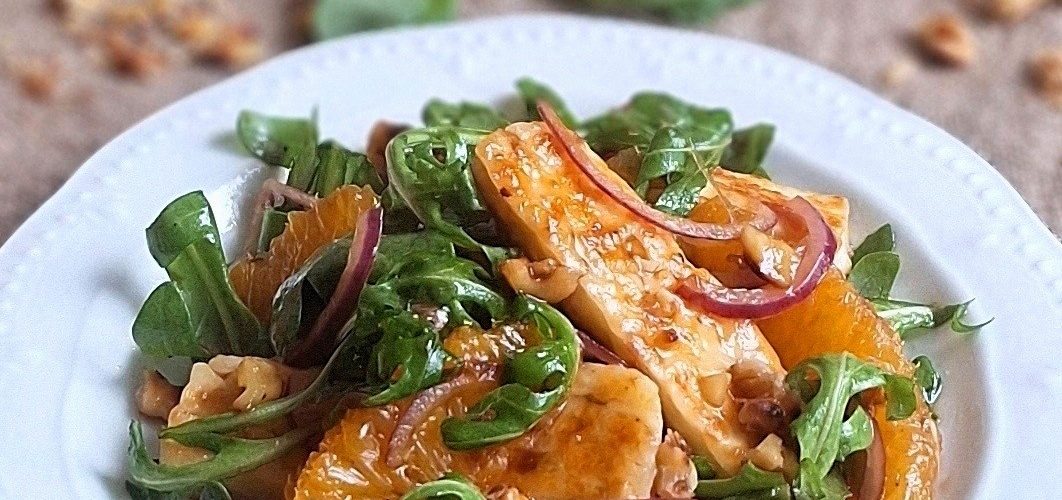 Sałatka z serem halloumi i pomarańczami
